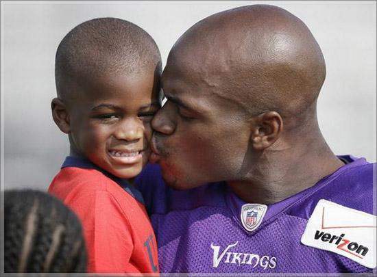o_daly88's tweet photo. I'm not saying what @AdrianPeterson did was right but he deserves another chance. He is truly remorseful #LetAPplay http://t.co/hClrxFvPvF