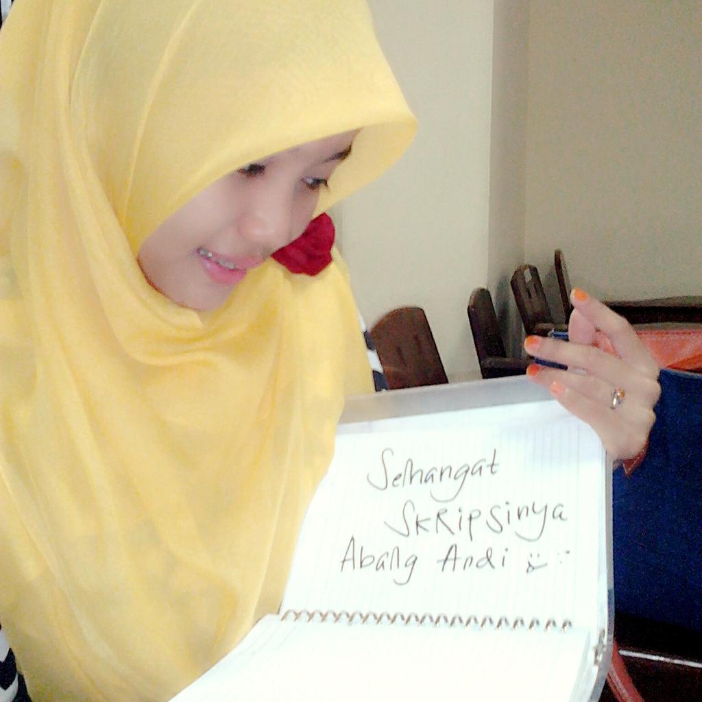 Dinirianty's tweet photo. Samasama sayang :* "@anditrix22: Makasih sayang :*"@Dinirianty: Semangat skripsinya @anditrix22 :* http://t.co/vGRs2Ba8Fy""