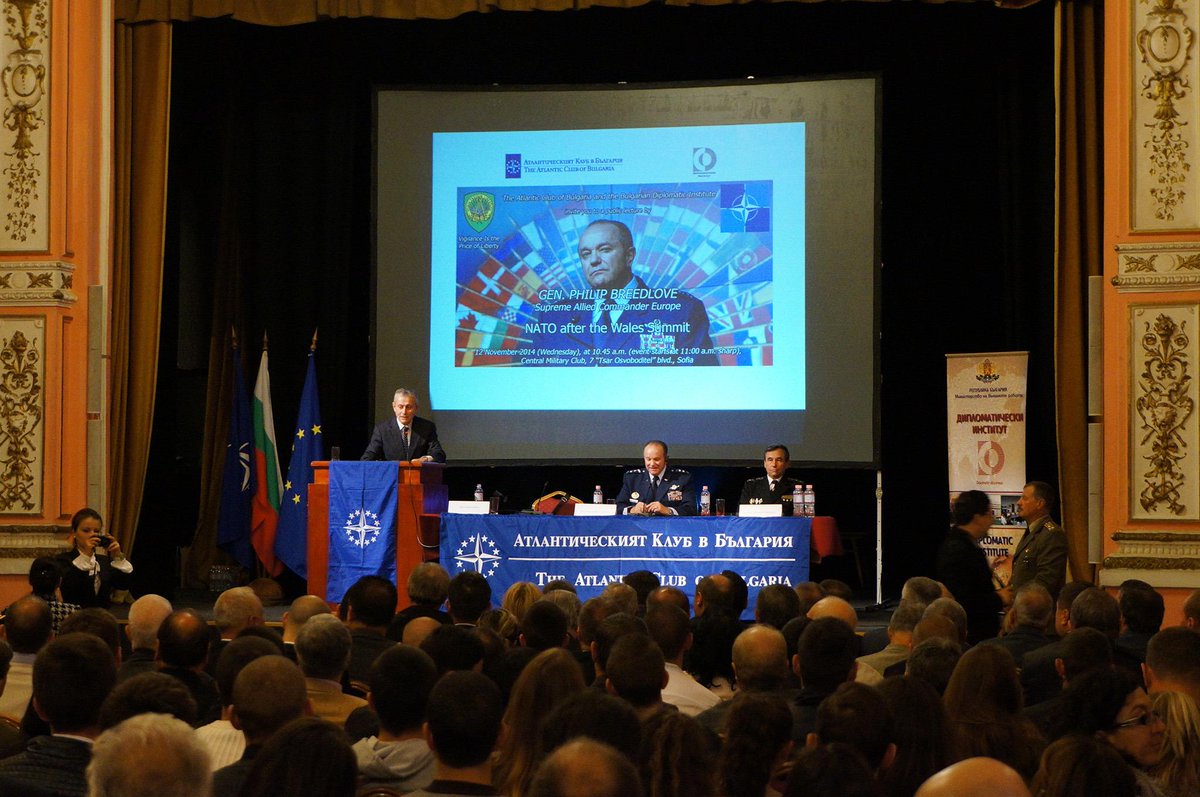 DipInstitute's tweet photo. @AtlanticClubBG &amp; @DipInstitute The panel of the public lecture of of Gen. @PMBreedlove http://t.co/OOHsa0m57V
