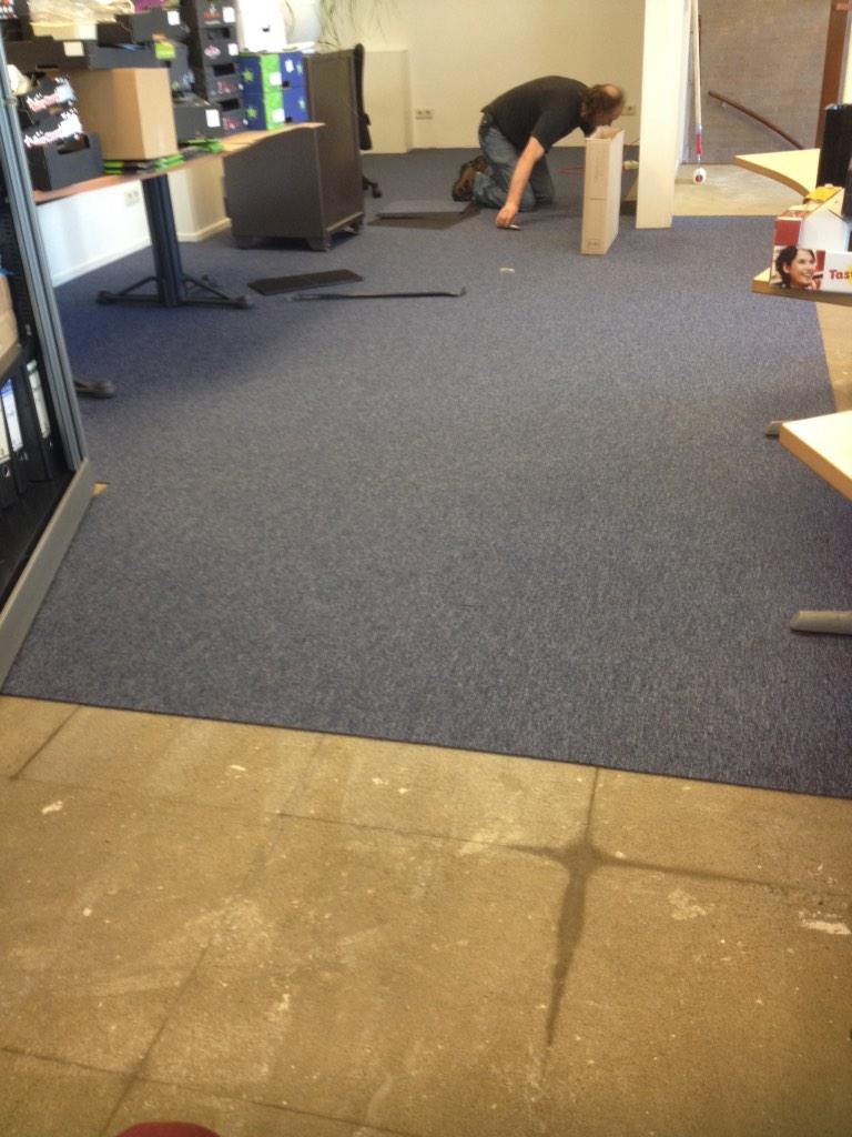 Marnixvdcaaij's tweet image. De restyling van #qualitypack is nu echt begonnen. Nieuwe vloerbedekking en lamelle. Muren zijn al geverfd.