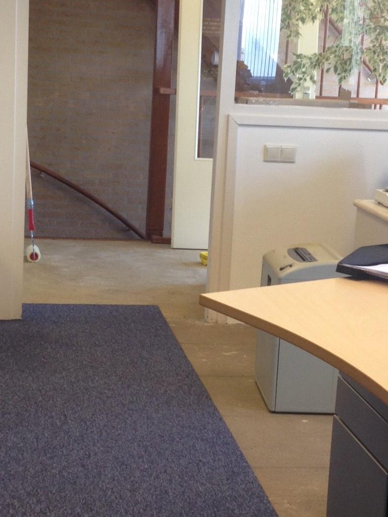 Marnixvdcaaij's tweet image. De restyling van #qualitypack is nu echt begonnen. Nieuwe vloerbedekking en lamelle. Muren zijn al geverfd.