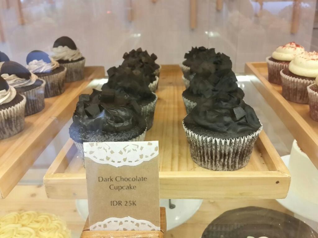 PostreCakery's tweet photo. Jangan lupa bawa pulang cupcakes-cupcakes ini yang sayang untuk dilewatkan.#CakeShopJKT #CakeSisters #PostreCakery http://t.co/vLTbzLc56R