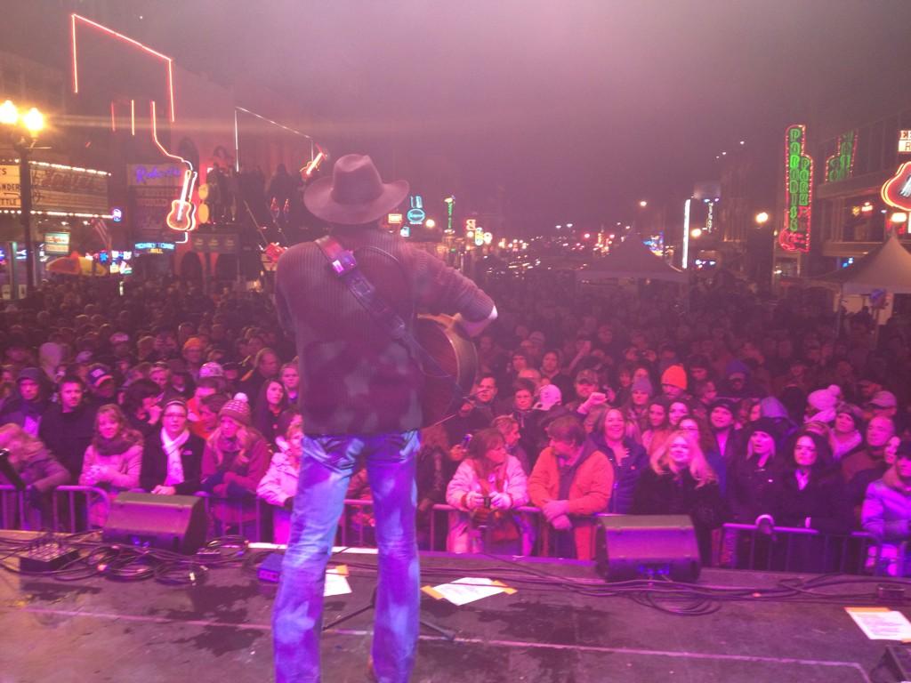 What a night <a href="/tootsiesnet/">TootsiesOrchidLounge</a> street party as LMGs <a href="/tracy_lawrence/">Tracy Lawrence</a> takes the stage.