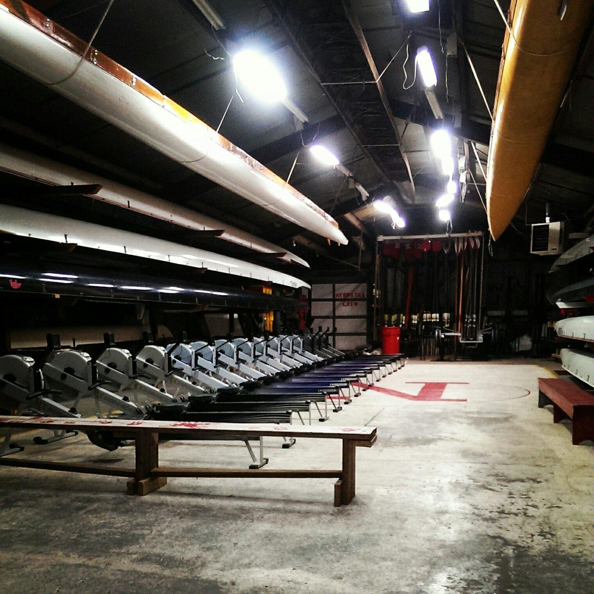 caitalexander31's tweet photo. Look how purty the boathouse is! 😍 #rowing #crew #Nebraska http://t.co/6o3JgrjNPT
