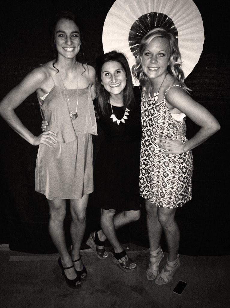 mpneal2's tweet photo. These dates of mine were great. We love #hangingofthegreens @blairhaviland @emilyyyyanne http://t.co/w65gfzohx9