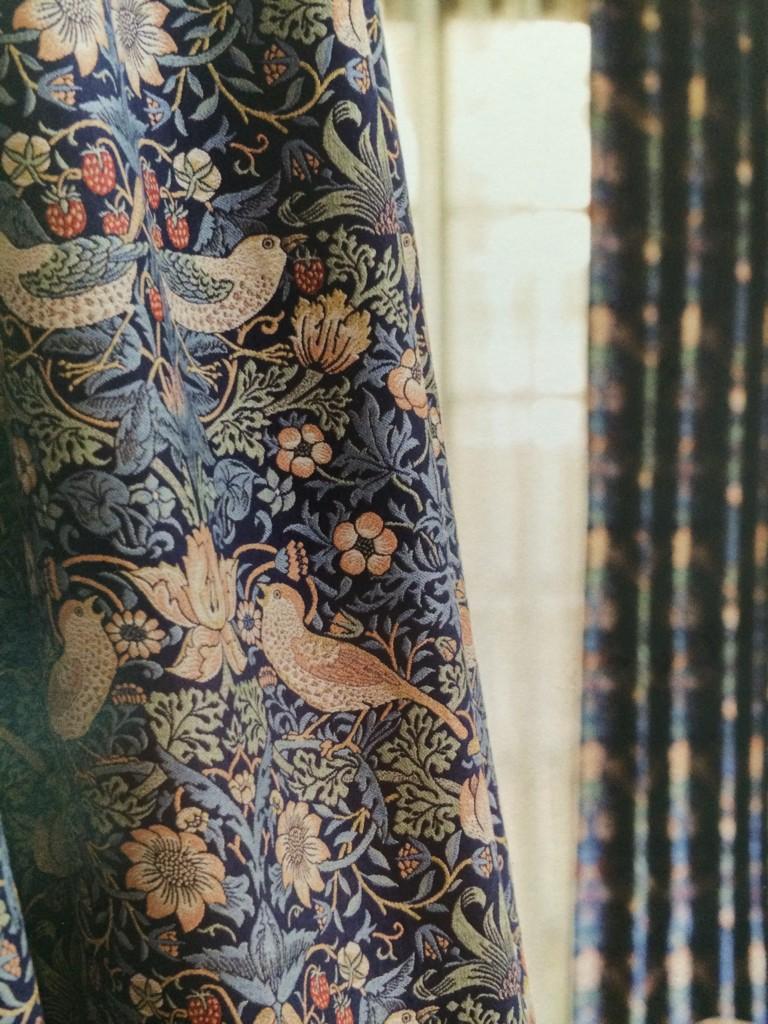 ELLE DECOR Japan on Twitter: "川島織物セルコンのブースで見つけたのは、美しい織物になったウィリアム・モリスの