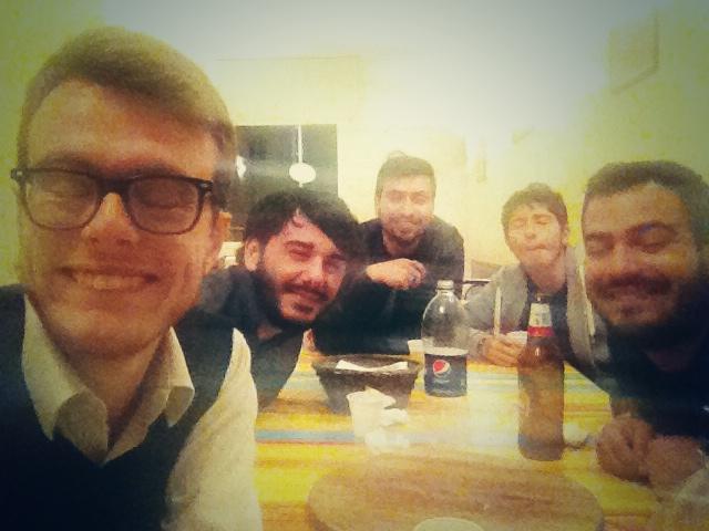 AndreaBonucci92's tweet photo. Sebbene arrivino stempiature,precarietà nel lavoro e malanni vari per noi gli anni90 non sono mai finiti! #esperança http://t.co/x7a1A6JPny