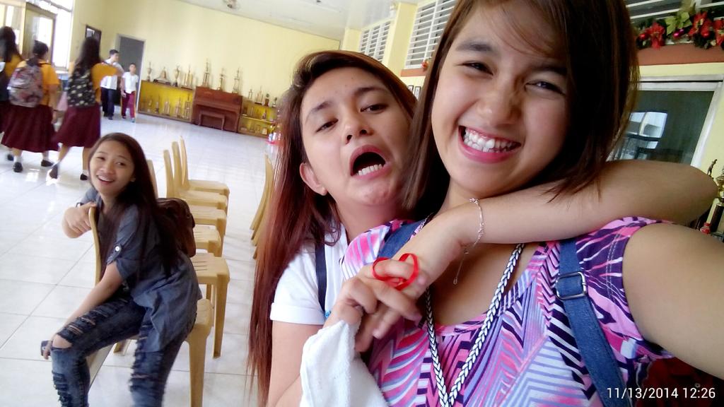 RaizellynB's tweet photo. Happy moments! Hahahaha @theyangg_ @jessicanggg  hindi belong si @kitzjoymanic  hahahahaXD http://t.co/NzEtQ6i12G