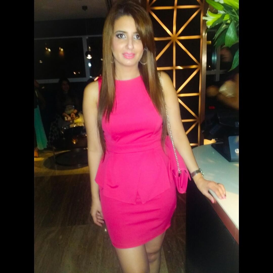 Reshu_Malhotra's tweet photo. Last night look from @Tresind_dubai grand launch . #radissonroyal #tresinddubai #restaurant #blogger #bblogger #dubai http://t.co/iAHVczOgll