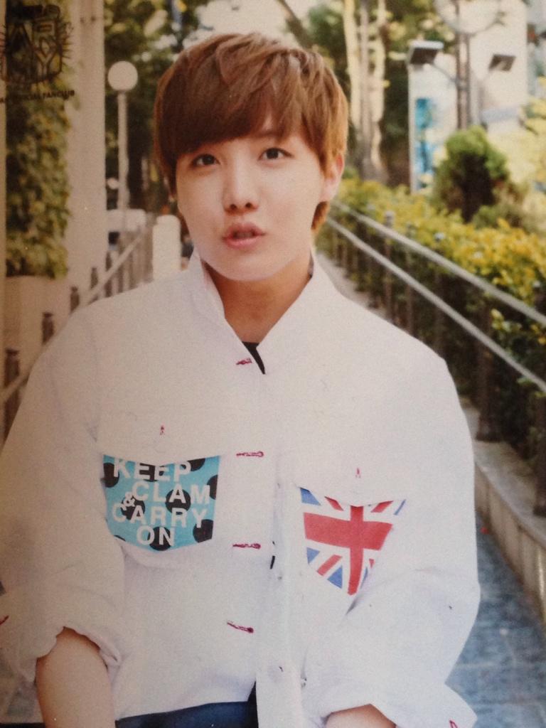 BTS_present tweet picture