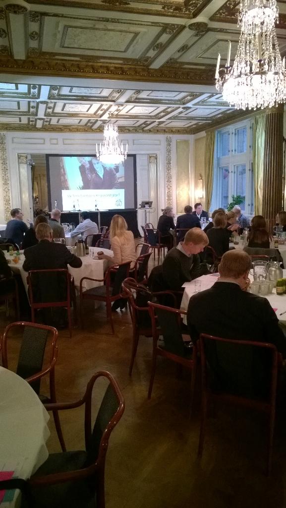 niclas_soor's tweet photo. Laddar i för seminarium om ingenjörsförebilder med studentrådet i sthlm @IVA1919 #IVAsr http://t.co/xaecVg64V0