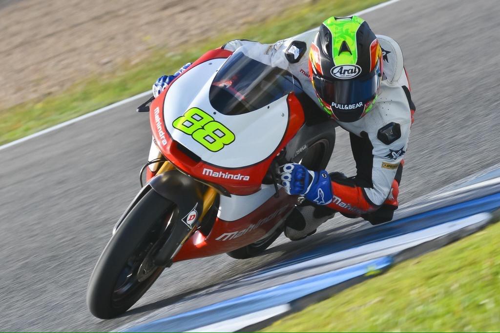 88jorgemartin's tweet photo. Buenos días, que ganas de subirme a la moto! Ayer pudimos rodar por la tarde en seco y probar muchas cosas...✊✊ http://t.co/8E2RHCOHXI