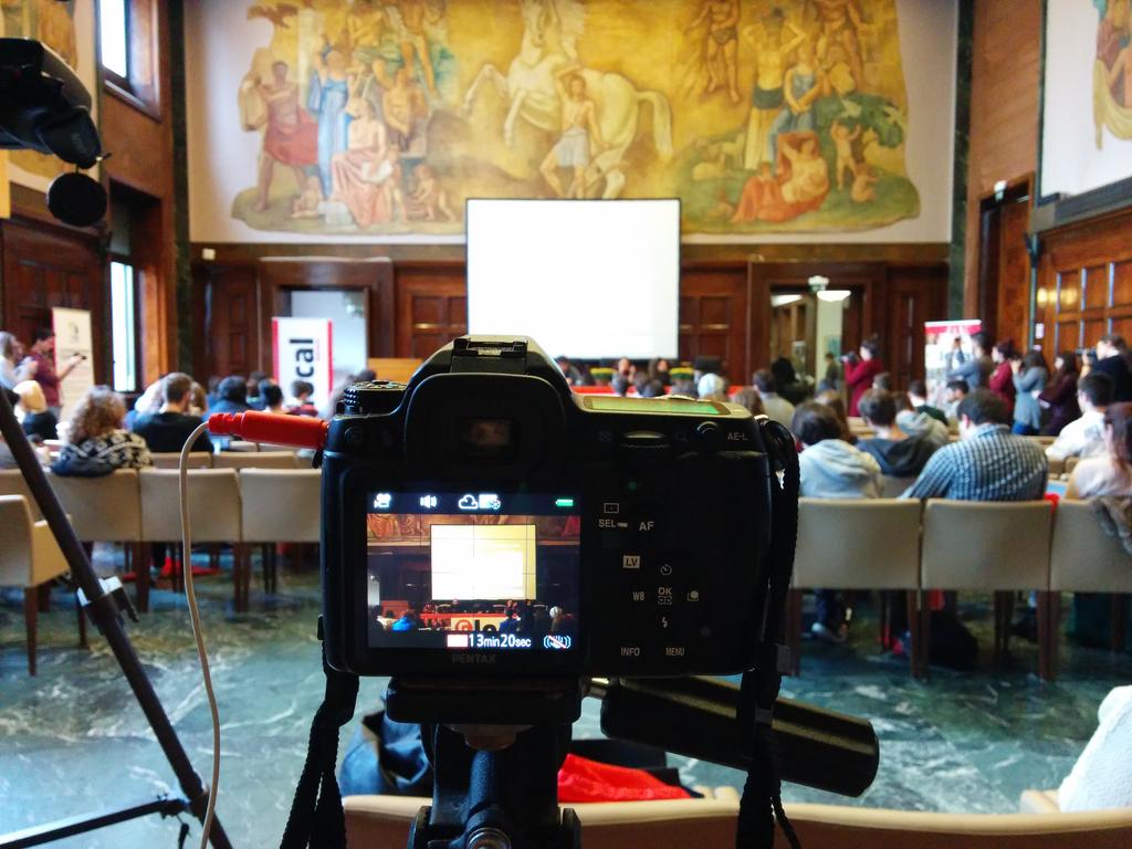 VoxViae's tweet photo. Primo evento iniziato! #glocal14 http://t.co/zhOPdkrDwF