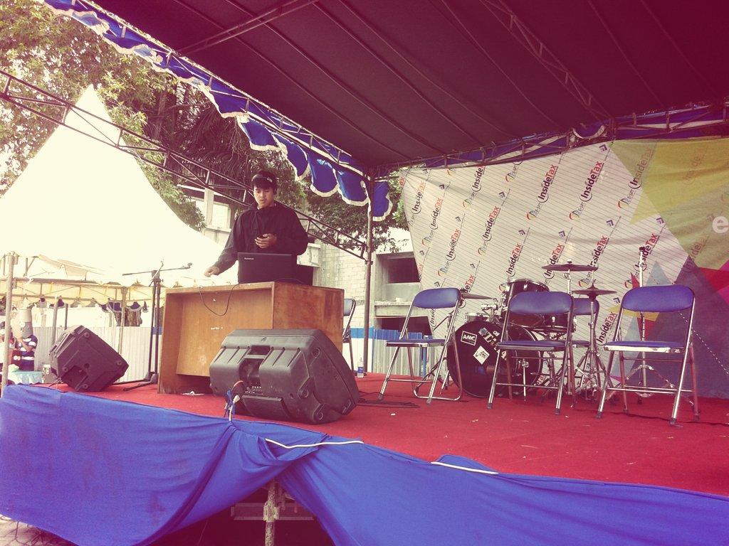 Performing kreatifitas mahasiswa.