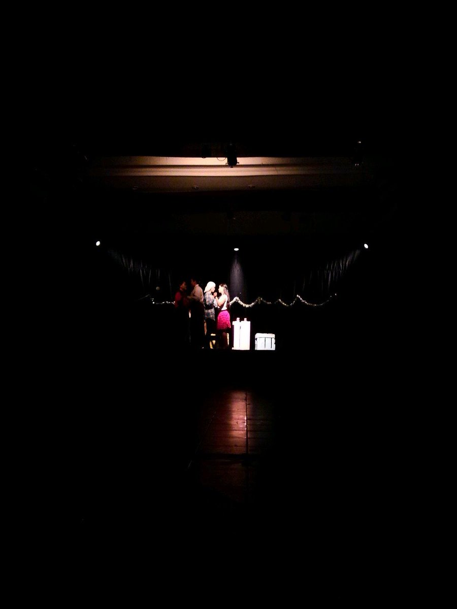 apsetra8's tweet photo. "Dewa, apakah kau mencintaiku? Apakah aku bermimpi?", Dewi. Penampilan dari teater Langit, SMAN 5 Samarinda💑 http://t.co/YphKcLjeGL