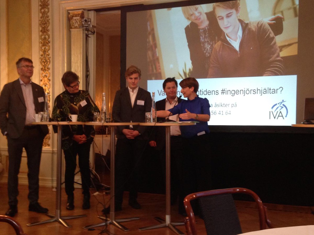 CFuglesang's tweet photo. Frukostsemimarium #ingenjörshjältar. Fler måste ta examen! Föräldrar, spec mammor, som blivit ingenjör, bra förebild http://t.co/13JPFfhAY1