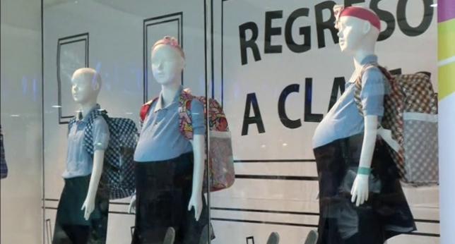 A3Noticias's tweet photo. Maniquís con uniformes escolares para niñas embarazadas desatan la polémica en Caracas [VÍDEO]
http://t.co/lhgONl2xNY http://t.co/3fXZbc87ov