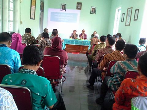 infosumpiuh's tweet photo. Rakor tingkat Kec. Sumpiuh dgn materi "Sumpiuh Kreatif Expo 2014" dan Gerakan Sumpiuh hijau, bersih dan indah http://t.co/EoY7fjOdNE