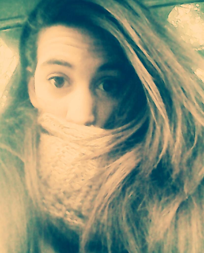 cristiwinki's tweet photo. Frío que pela! Café y bufanda para combatirlo. http://t.co/jsdPFtHloC