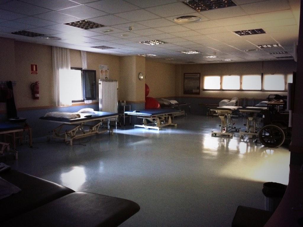 AdryValaMan's tweet photo. Quién es el que durante una semana abre y cierra el hospital? 👆🏥 💪 http://t.co/pgVC1ihWdT