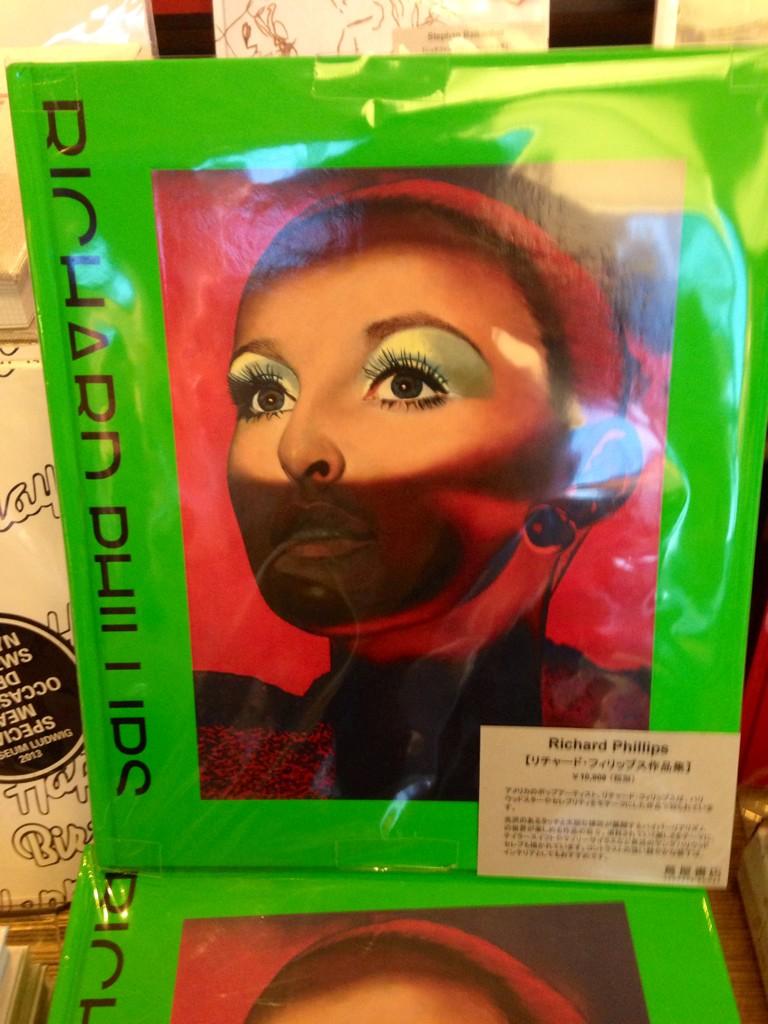 代官山 蔦屋書店 アート 新刊 アメリカのポップアーティスト リチャード フィリップスの作品集が入荷しました 10 908 光沢のあるタッチと大胆な構図でセレブなどをモチーフに展開するハイパーリアリズムの世界 鮮やかな装丁はインテリアにもオススメ