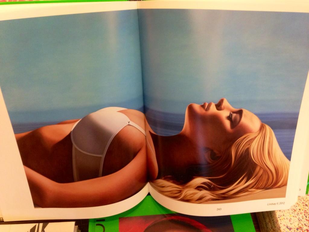 代官山 蔦屋書店 アート 新刊 アメリカのポップアーティスト リチャード フィリップスの作品集が入荷しました 10 908 光沢のあるタッチと大胆な構図でセレブなどをモチーフに展開するハイパーリアリズムの世界 鮮やかな装丁はインテリアにもオススメ