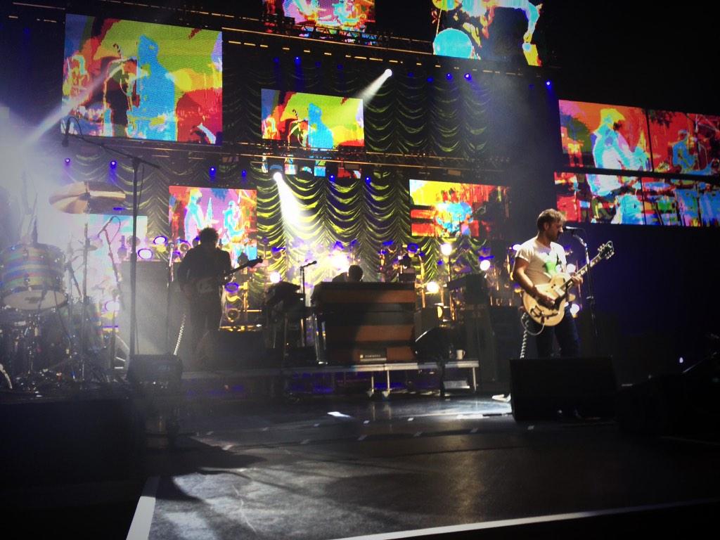 Rylee_Eleanor's tweet photo. The Black Keys! #TurnBlueTour 💙💜 http://t.co/2lUmh9TdFm