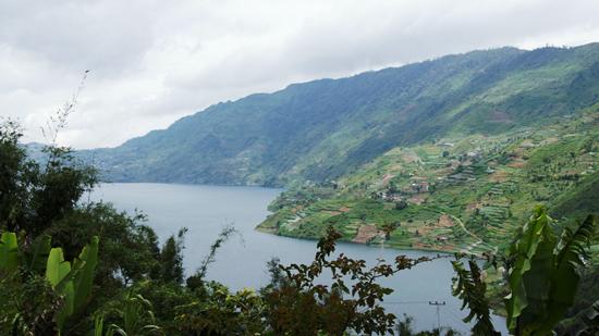 ada danau kembar keren banget :v

sodtravel.wordpress.com/2014/11/13/dan…