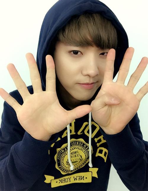FullyChargedTH's tweet photo. [Trans] @TOP_100PERCENT #백퍼센트 Jonghwan sent #퍼펙션2014 D-9! Finally entered single digit number for Dday http://t.co/mN3RJEZ435