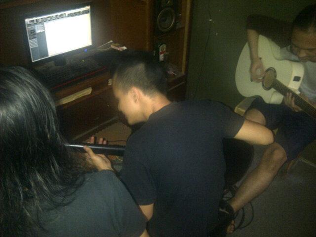 farsevo's tweet photo. Take bass @wired_band @arendhy http://t.co/mXOrCrTRHP