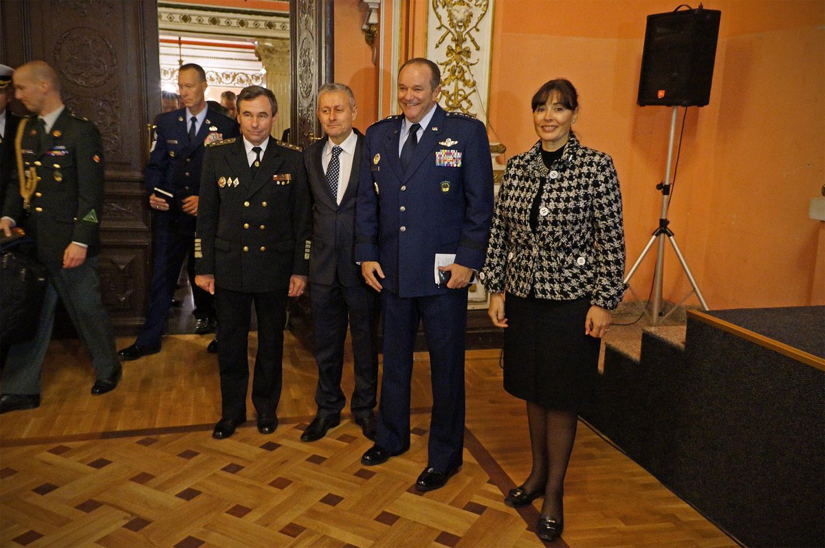 DipInstitute's tweet photo. @AtlanticClubBG &amp; @DipInstitute public lecture of Gen. @PMBreedlove picture from Central Miliraty Club, Sofia @NATO http://t.co/sTFZYVVtcZ