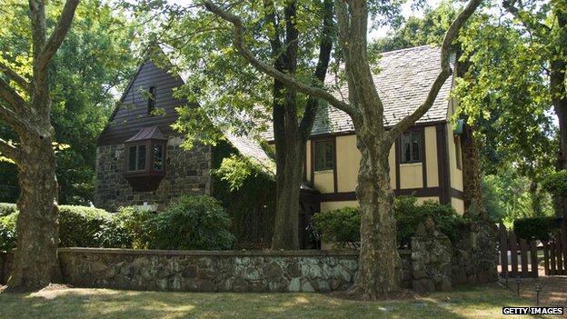 BBCWorld's tweet photo. Mansion from the Godfather film on sale for $2.9m. Time to make an offer they can't refuse? http://t.co/rbnSQFzVIc http://t.co/S2zxnnzWWE