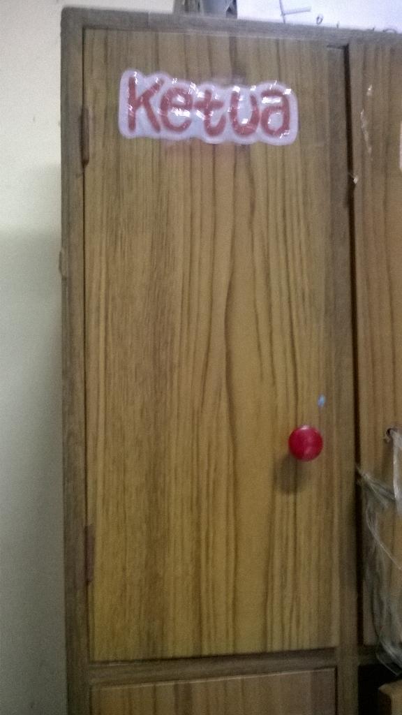 semangat kak delmar "<a href="/delmarzf/">Delmar Zakaria F</a>: <a href="/PemiraEmas_F/">Pemira Emas Fateta</a> udah ada pemenangnya, artinya loker ini sebentar lagi pindah tangan :"