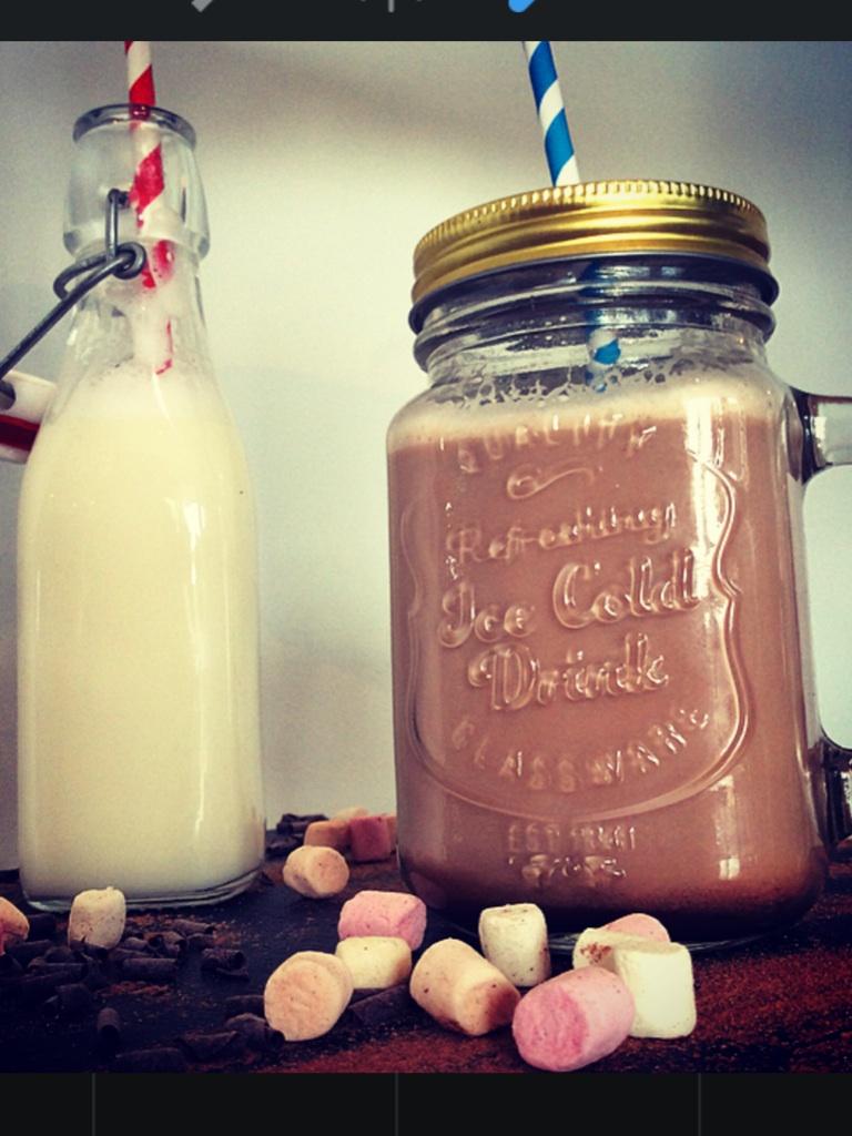 BrigstowL's tweet photo. Bambino chinos , minni milks and kiddies hot chocolates are available with extra goodies ontop or syrups #mmmm http://t.co/HurdmLjsc7