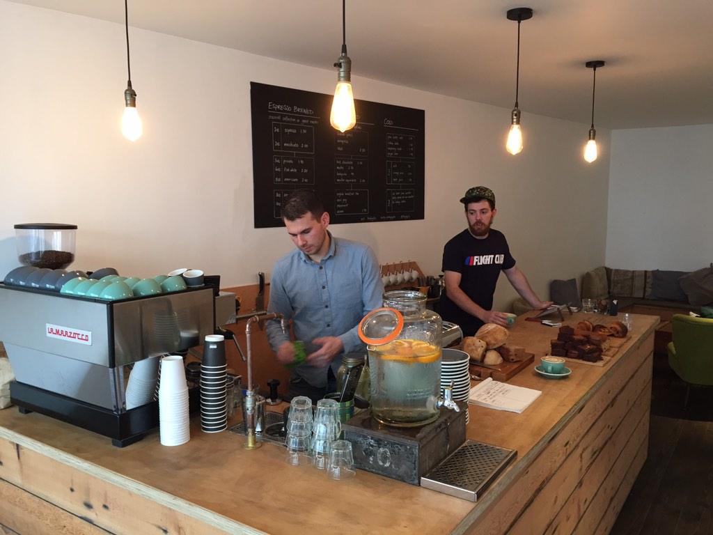 AlexMills's tweet photo. STOP THE PRESS!!! Awesome coffee shop for cyclists in Dinas Powys @theplug13a Treat of a find! #Cycling #Coffee http://t.co/sS8Lkw49kA