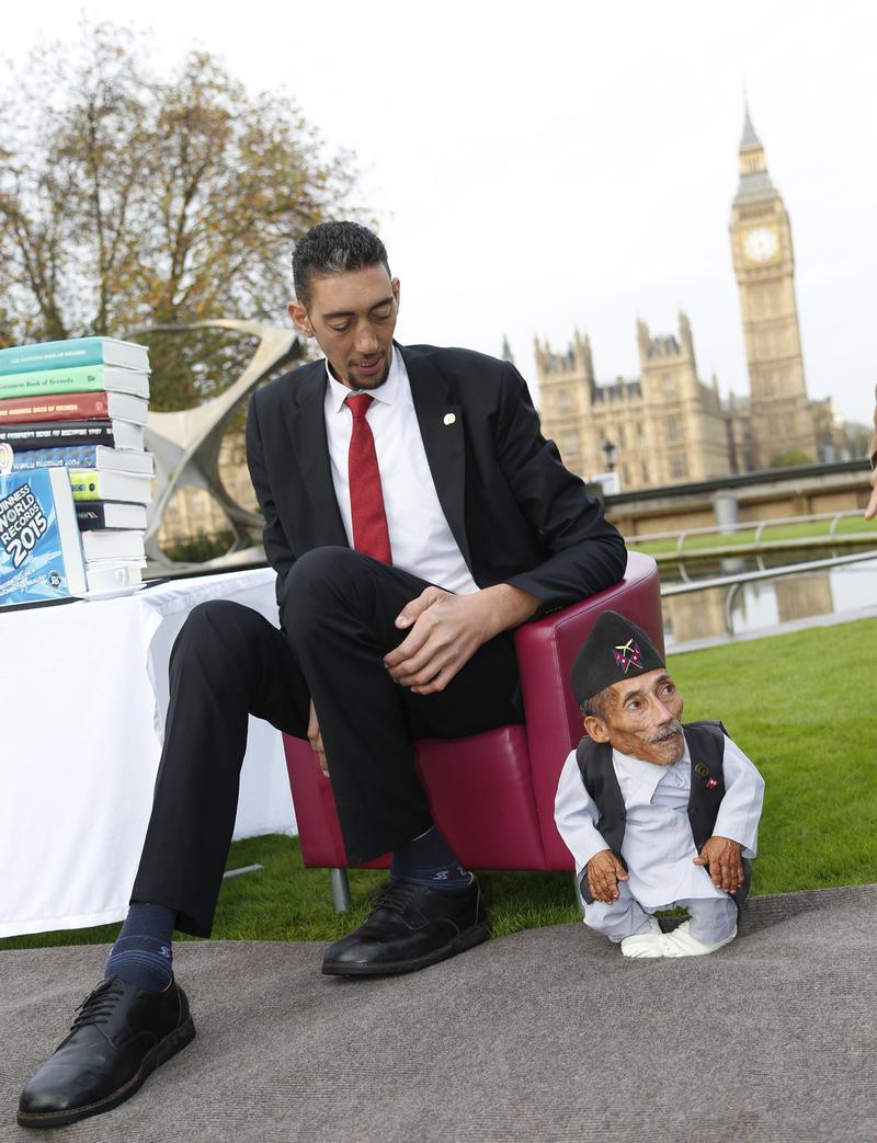 KodexMe's tweet photo. Susret najvišeg i najnižeg čovjeka u Londonu (FOTO) http://t.co/mbl8ie0fV9
#GuinnessWorldRecordsDay http://t.co/5T4Le3tpFd