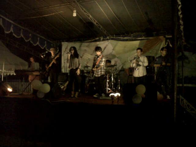 Perform dari <a href="/dee_Mariposa/">Dee-Mariposa Music</a> | Closing Night Bazaar <a href="/ESPT2014/">E-SPT 2014</a>