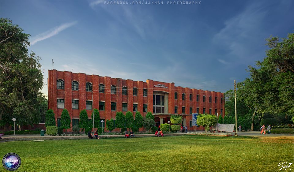 forman_advance's tweet photo. #Administration_Building  #FCCU #Lahore #Formanites #By_love_serve_one_another 
#Credits #FPS #Lahore http://t.co/7VFeSqWWfh