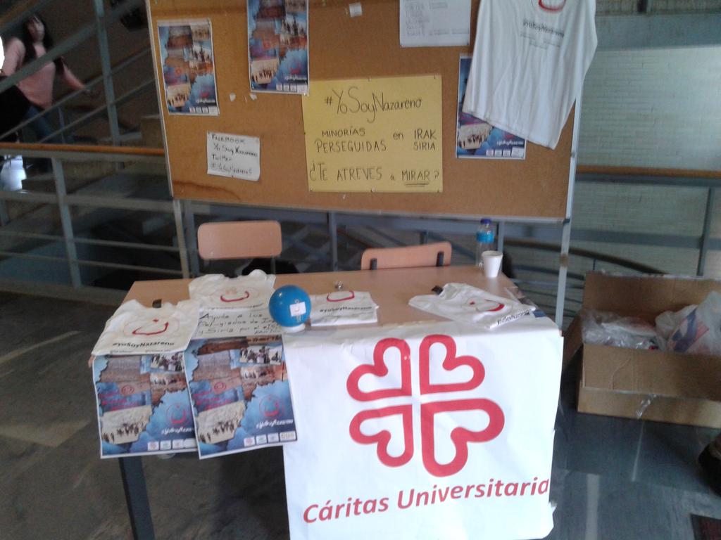 navarrojavier_'s tweet photo. Campaña universitaria en la UPO @cristianos_upo @SarusSevilla  #yosoynazareno http://t.co/RXKMzeu2vo