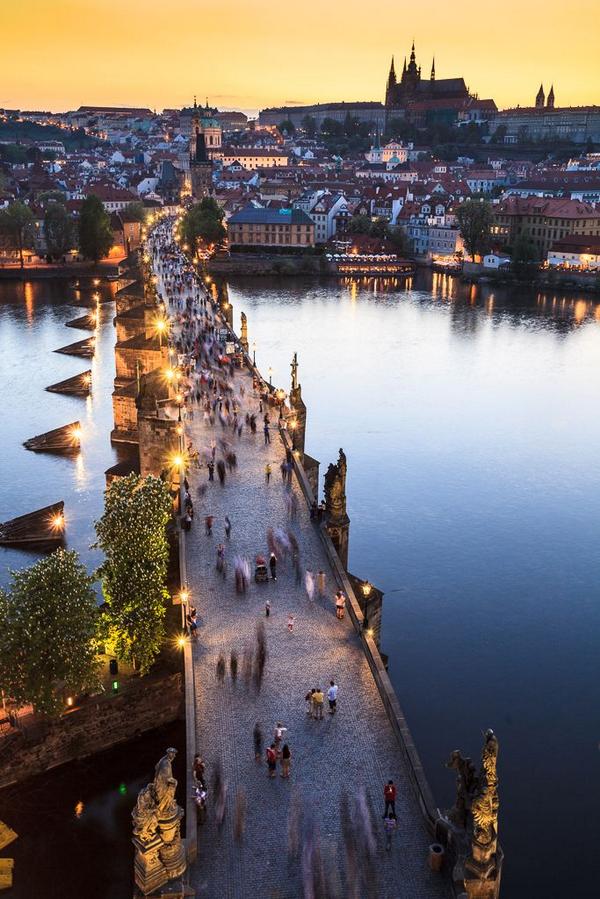 pilar_albacete's tweet photo. "@Elenaarias_: "@_Paisajes_: Linda ciudad de Praga http://t.co/fA9aAZIb5O" ayy Praga 😍😍😍"