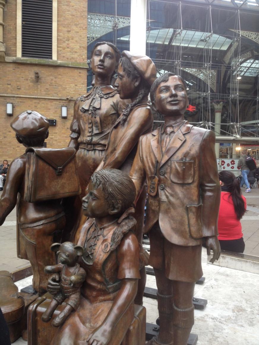 Kudos for first to say where this sculpture of Jewish refugee kids who were received in GB in'38-9 #historyrightthere