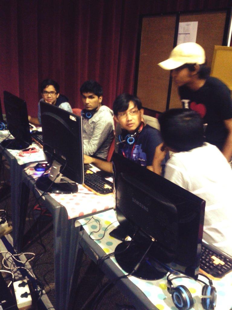 srcutp_official's tweet photo. [Perak Dota2 Tournament 2014]

Happening now, battle between FatBoys vs PnC. 

#UTP #SRCUTP #dota2perak http://t.co/W3JR3ie6lu