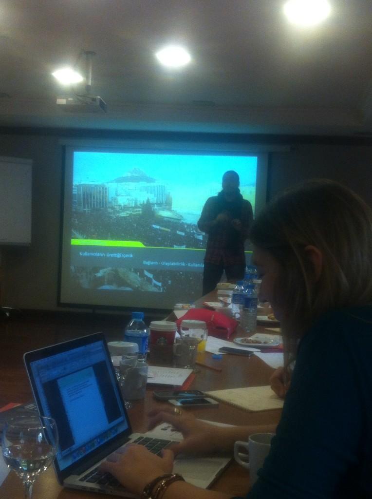 #training <a href="/ttboom/">Tick Tock Boom</a> <a href="/CemCinlar/">Cem Cinlar</a> #tuadakademi Kitlenin olduğu heryerde yozlaşma kaçınılmazdır #sosyalmedya #research