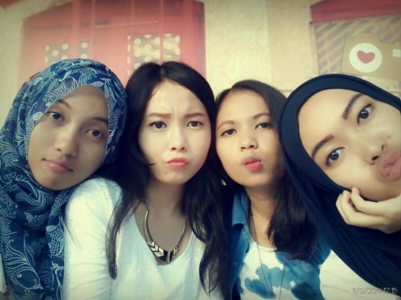 ReligiaIndhira's tweet photo. Friendship!yeay!
@luluandarini @sekaratrie @aphinupin http://t.co/QjXWE36HXm
