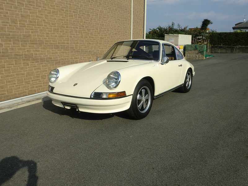 Sweet Ivory 911S 1970  2 owner! offered to us Looks v original unusual trim seen one like it? #Porsche #911s #WCP4P
