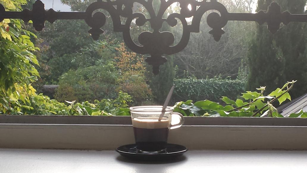 Wipiix's tweet photo. Résolution 116 pour #Wipiix: toujours avoir du #playzer même si c'est pas du football.  Prendre un #café,  ça aide ! http://t.co/n9kLOMpmw3