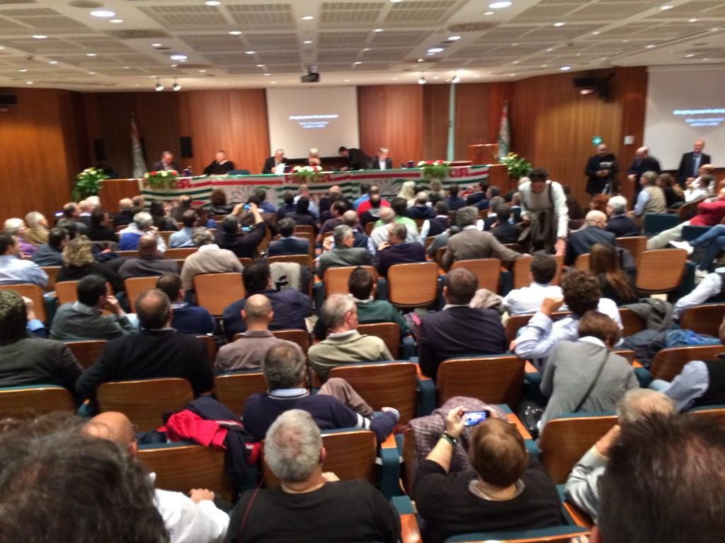 FIMCislStampa's tweet photo. #CGFIM incorso le dichiarazioni di voto http://t.co/FqvA6gGHzP