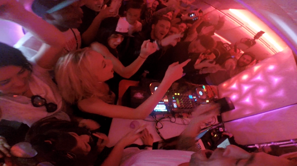 GorgonCity's tweet photo. This is what doing a b2b old skool garage set with @RudimentalUk at 30,000ft in the sky looks like... #Flightdecks http://t.co/CPPHdUjkDX