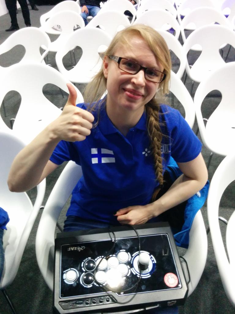 SEULry's tweet photo. Mitali on varma! @edgemis voitti 2-1 Australian ja on kolmen parhaan joukossa. #esportsfi #winnation #iesf2014 http://t.co/j9IaZWkwG2