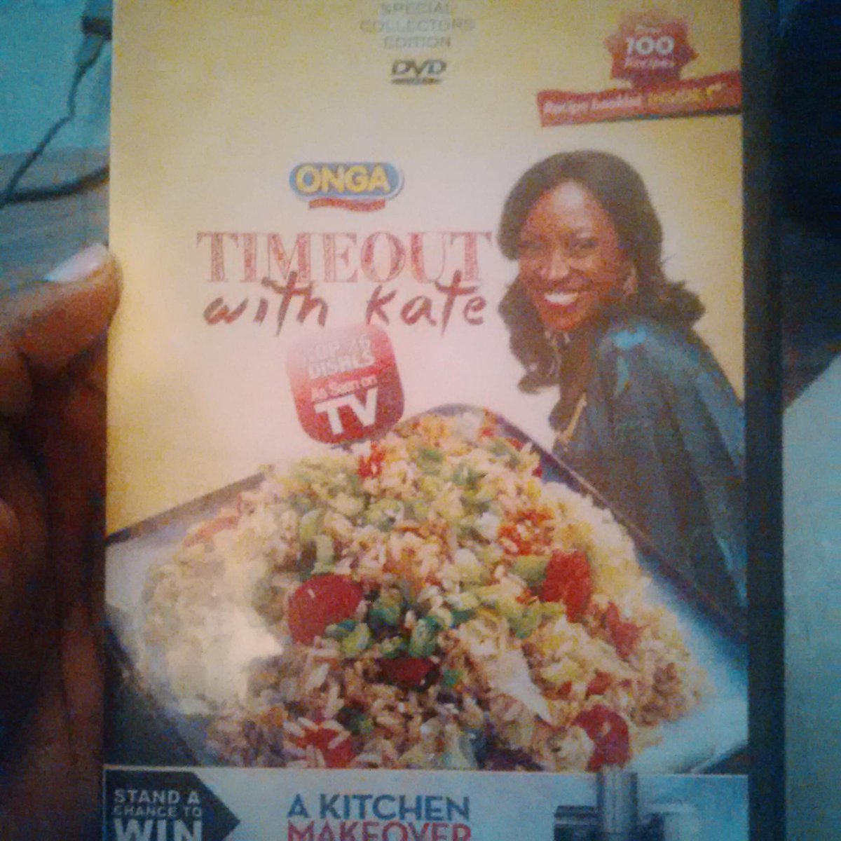 D0uble_ess's tweet image. Just got the Timeout With Kate dvd and recipe booklet for my wife, now we can eat what @HenshawKate eats ;)